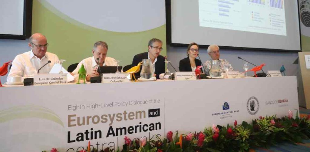 Mayor integración regional haría frente a incertidumbres políticas en Europa y América Latina