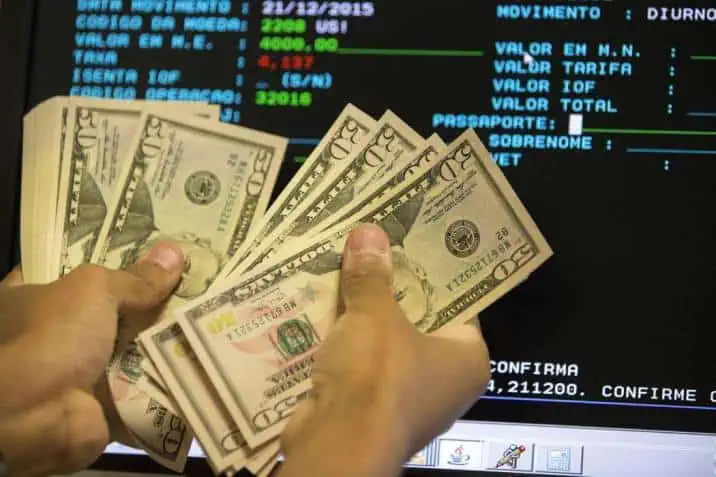 Dólar perdió $13 en la jornada y llega a precios que no se veían desde agosto de 2019 Dólar perdió $13 en la jornada y llega a precios que no se veían desde agosto de 2019