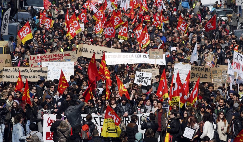 Huelgas contra reformas de Emmanuel Macron en Francia provocan caos en transporte, escuelas y hospitales Huelgas contra reformas de Emmanuel Macron en Francia provocan caos en transporte, escuelas y hospitales