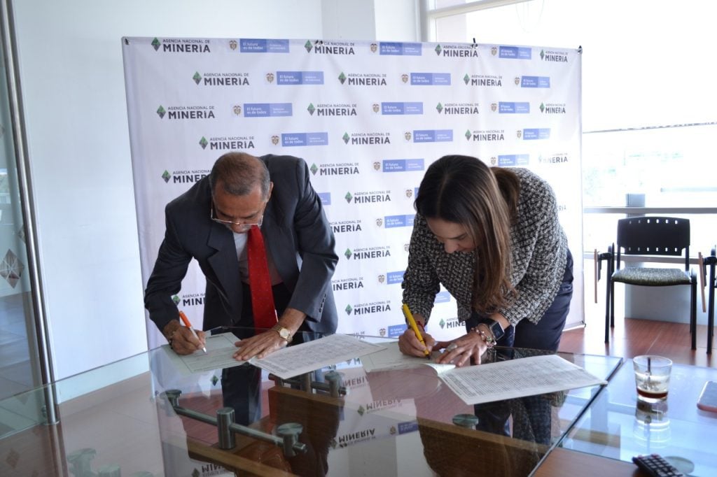 Se firma primera prórroga a contratos mineros bajo el Plan Nacional de Desarrollo Se firma primera prórroga a contratos mineros bajo el Plan Nacional de Desarrollo