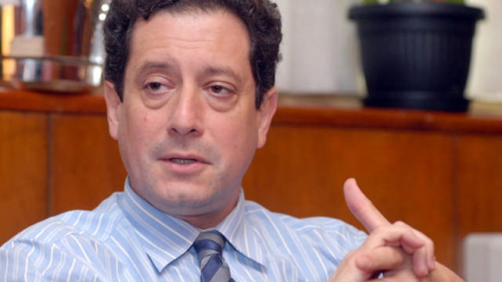 Presidente del Banco Central de Argentina se compromete a bajar más las tasas de interés