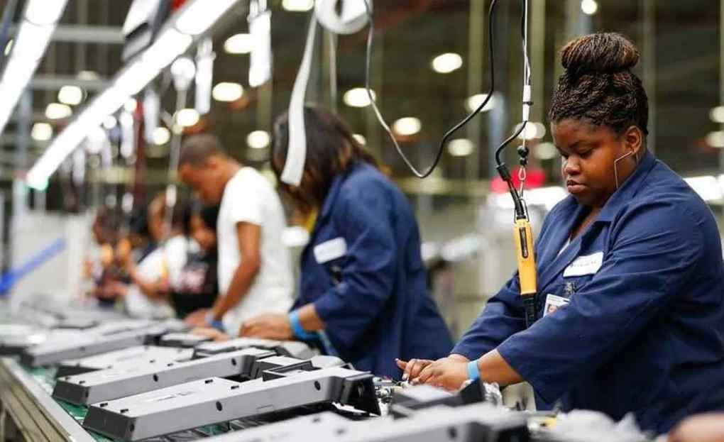 Actividad manufacturera de Estados Unidos bajó en diciembre a su peor promedio en 10 años