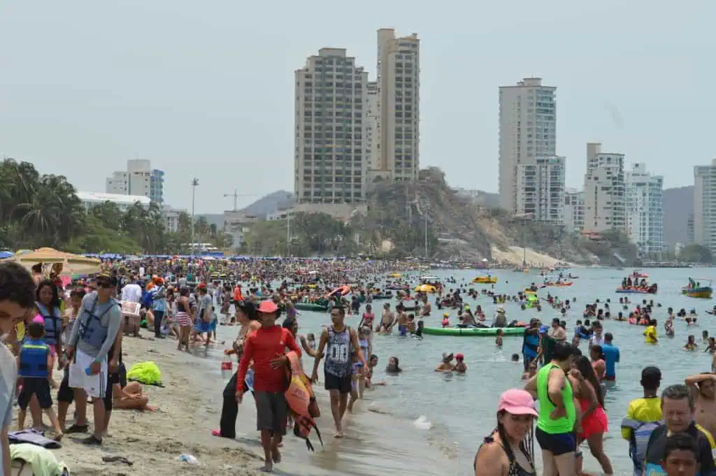 Turismo mundial cayó 97 % en abril y 44 % en junio, según Organización Mundial del Turismo Colombia aumenta 50 % subsidio de nómina para trabajadores del turismo