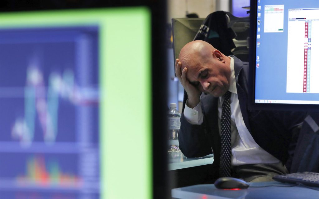 Premercado | Bolsas caen hoy luego de dos jornadas con grandes repuntes; petróleo baja