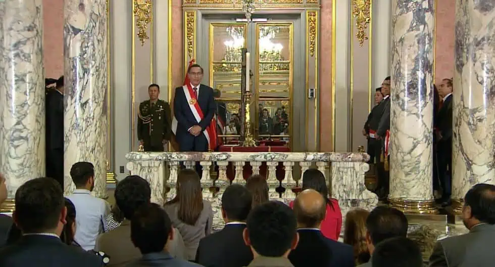 Gobierno de Perú cambia de gabinete en medio de pandemia y crisis económica Revolcón ministerial en Perú: presidente Martín Vizcarra cambia cuatro carteras