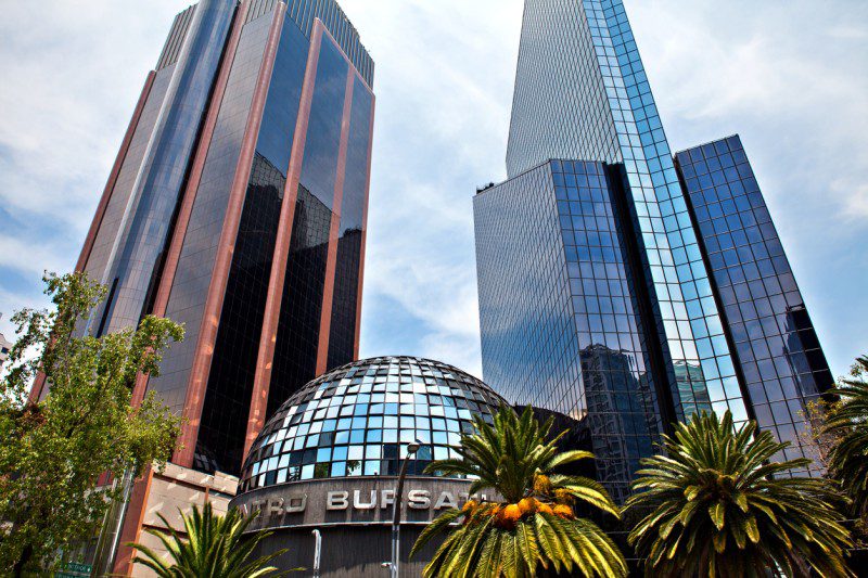 Bolsas mexicanas detienen negociaciones por desplome ante coronavirus; Bovespa de Brasil cae 16%