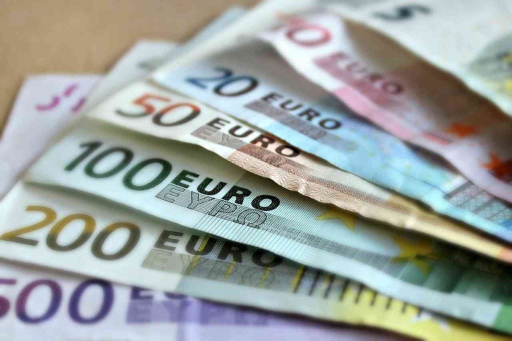 Hoy un euro en Colombia equivale a $4.357; subió $305 y alcanzó máximo histórico
