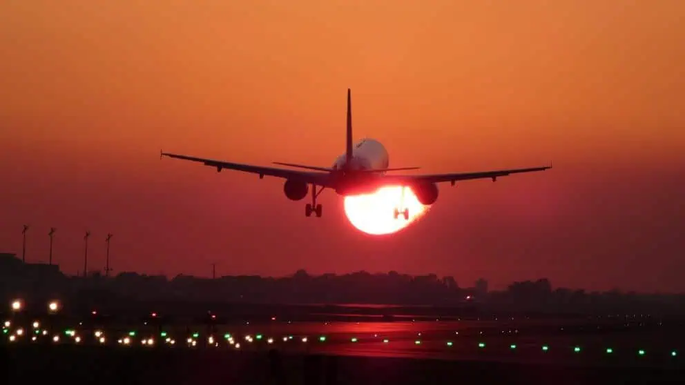 Nuevas cepas de Covid y restricciones amenazarían a aerolíneas, según Iata Iata reporta lenta recuperación de tráfico aéreo en el mundo tras disparidades regionales