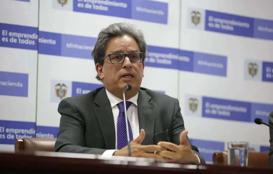 “Sin avances tecnológicos hubiera sido imposible afrontar la pandemia”: MinHacienda de Colombia Alberto Carrasquilla, ministro de Hacienda de Colombia. Foto: Tomada del Twitter de MinHacienda.