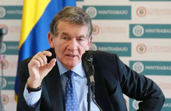 Mintrabajo: No existe en la agenda del Gobierno una reforma pensional Ángel Custodio Cabrera, ministro de Trabajo de Colombia. Foto: Tomada de Twitter