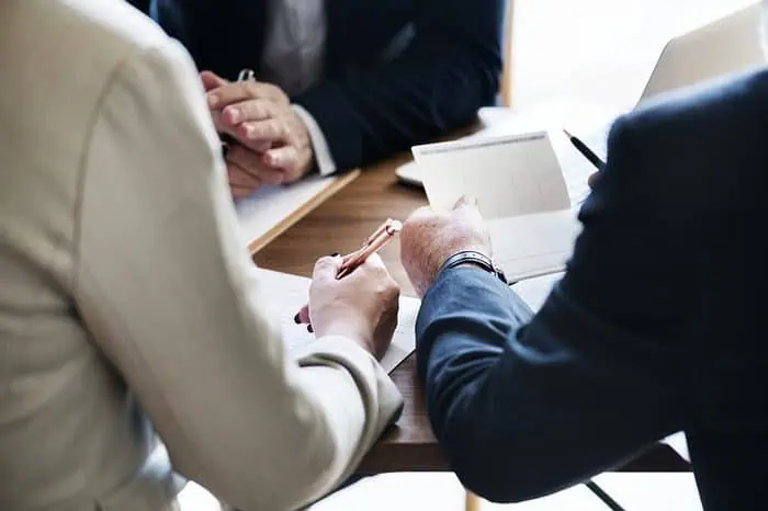 81,6 % de analistas espera que tasa de interés baje a 2 %, según Encuesta de Fedesarrollo En mayo bajarán tasas de usura e interés bancario en Colombia