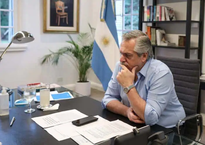 Argentina cedería en aspectos legales en oferta de reestructuración, no en pagos Argentina cedería en aspectos legales en oferta de reestructuración, no en pagos