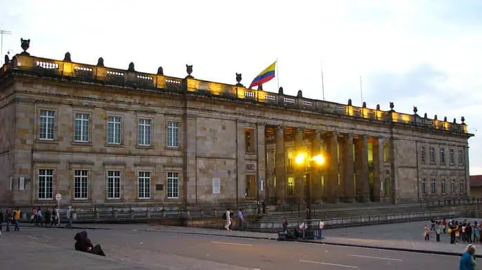 Avanza proyecto de pagos justos a empresas en Colombia; pasa a Plenaria del Senado FMI lanza peor previsión para PIB de Colombia en 2020