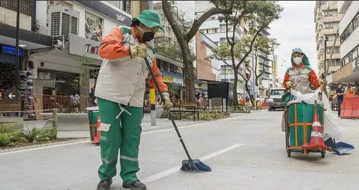 Colombia girará un porcentaje del sueldo a trabajadores formales de bajos ingresos Empresarios de Colombia proponen aumento de 2% de salario mínimo para 2021
