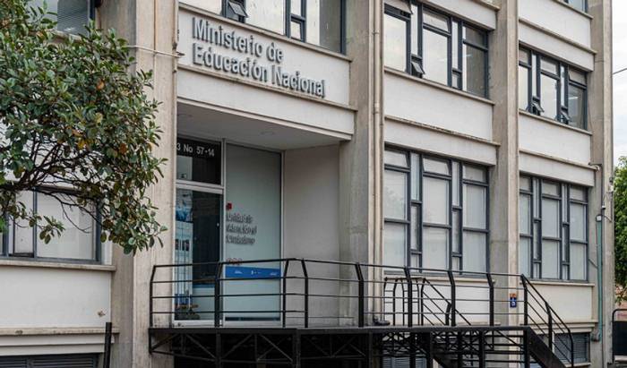 Gobierno de Colombia autoriza flexibilizar calendario académico por coronavirus Listas escolares