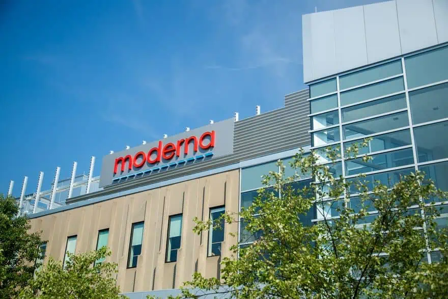 Vacuna personalizada contra el cáncer de Merck y Moderna da resultado positivo; empresas se disparan en bolsa Moderna dice que su vacuna tiene 94,5% de efectividad para prevenir Covid-19