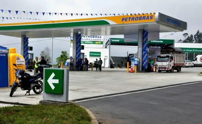 Bolsonaro retira del cargo a presidente de Petrobras; lo reemplaza un militar Petrobras avanza en venta de activos en Colombia