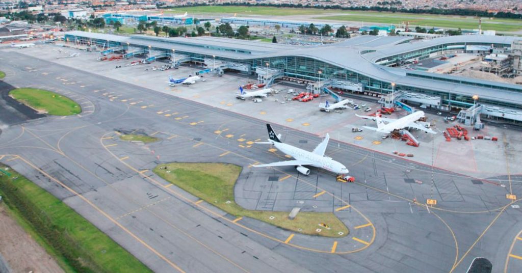 Tráfico aéreo de pasajeros se deteriora por debilidad doméstica: Iata