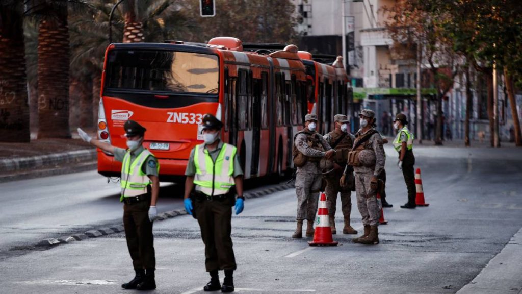 En Chile decretan nuevas cuarentenas en Valparaíso y Región Metropolitana; se extiende en Santiago