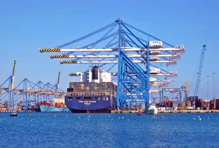 Colombia inicia conversaciones con Emiratos Árabes para lograr un nuevo TLC Déficit en balanza comercial de Colombia en 2020 se redujo; importaciones bajaron 17,5%