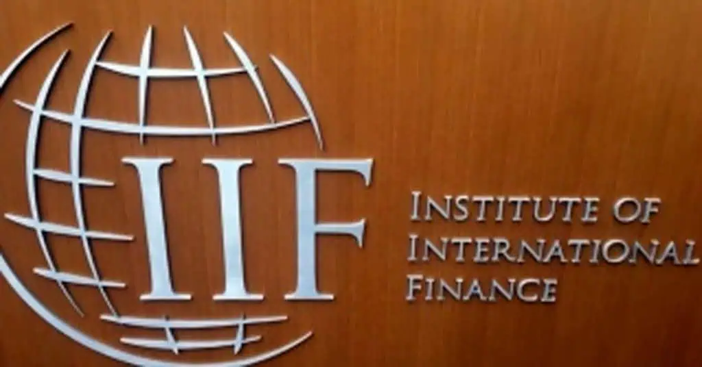 Fortalecimiento del dólar sigue ejerciendo presión sobre los mercados emergentes: IIF Crecimiento global