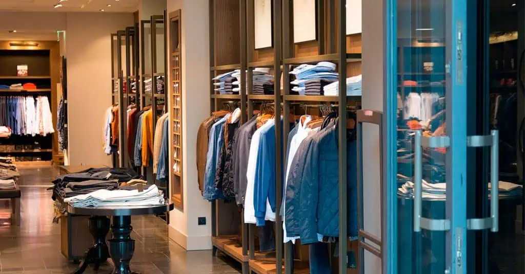 ¿Cómo afectaría a los colombianos un mayor impuesto a la ropa importada? Estas serán los días de mayores compras para final de 2024