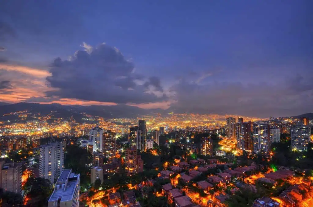 Encuesta Fedesarrollo: Mejora previsión para PIB de Colombia en 2021; tasas seguirán estables Encuesta Fedesarrollo: Mejora previsión para PIB de Colombia en 2021; tasas seguirán estables