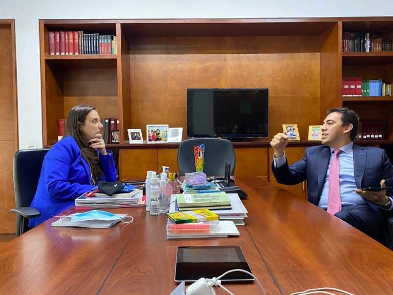 "A los colombianos no se les volverá a perder la cédula": MinTIC, Karen Abudinen