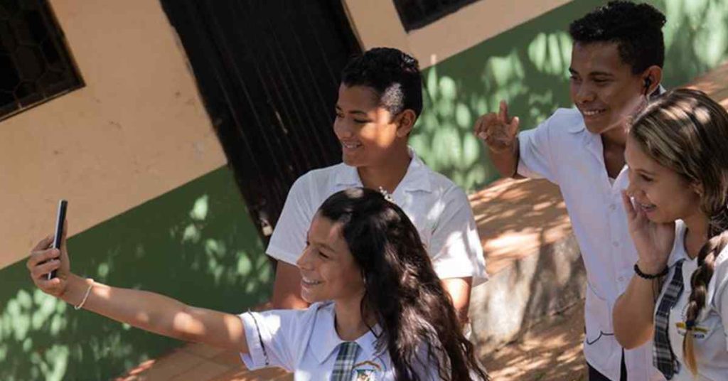 Centros Digitales conectarán a estudiantes y profesores de 14.745 colegios públicos del país