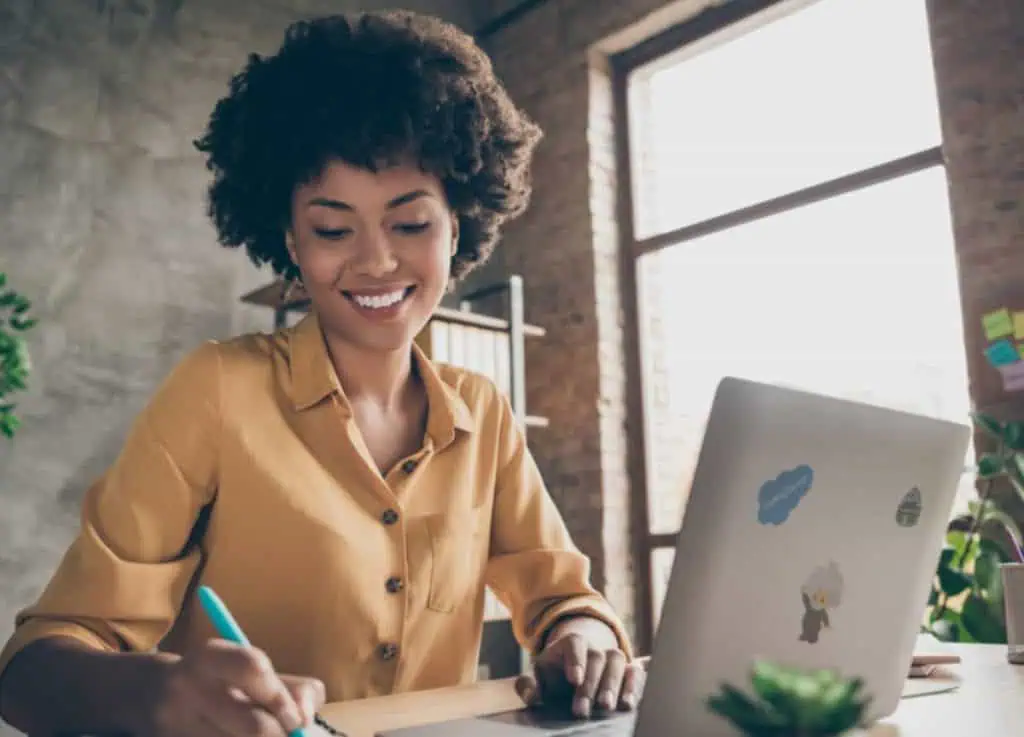 Adiós a la oficina: Salesforce acoge del todo el teletrabajo Trabajo remoto en Colombia