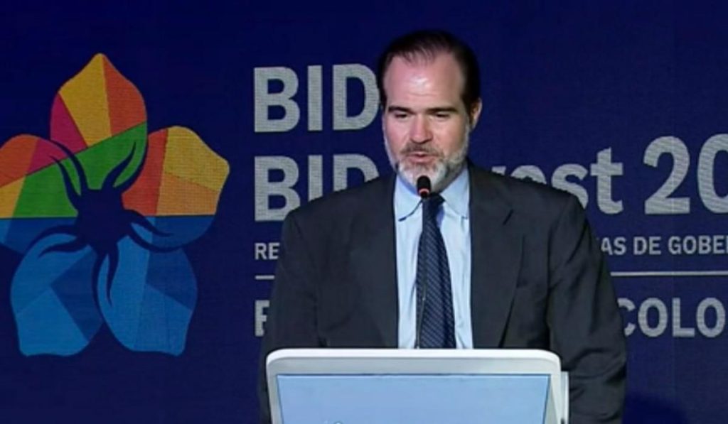 BID: “Si hay países con superávit de vacunas, se las compramos”
