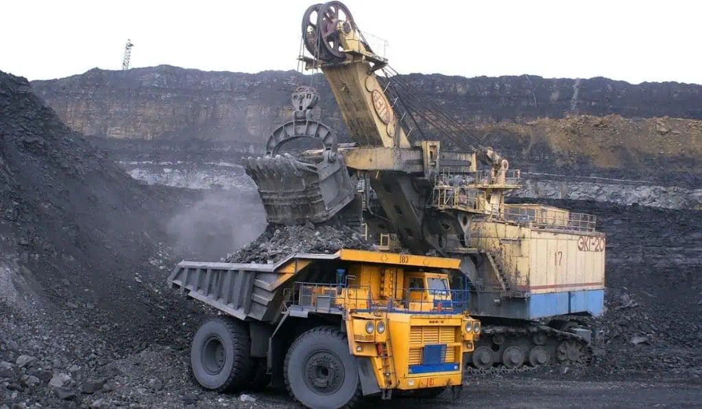 MinEnergía y DNP lanzan Proyecto Tipo de Minería a lo Legal beneficiado a pequeños mineros en Colombia Colombia espera alza de 20 % y 10 % en producción de carbón y oro para 2021
