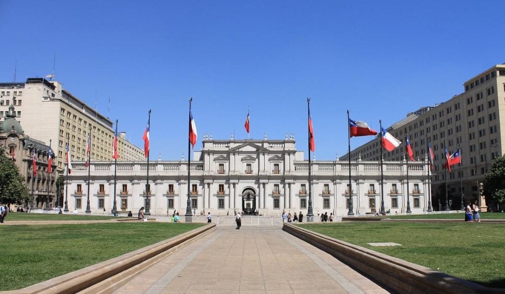 Chile debate ampliación de programas sociales y cuarto retiro de las AFP