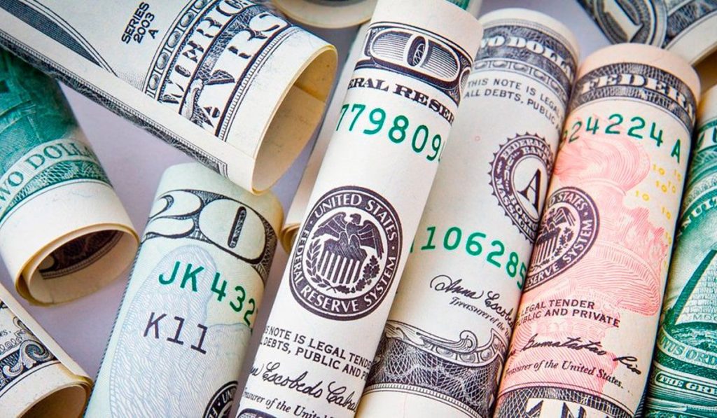 Dólar en Perú alcanza nuevo máximo histórico