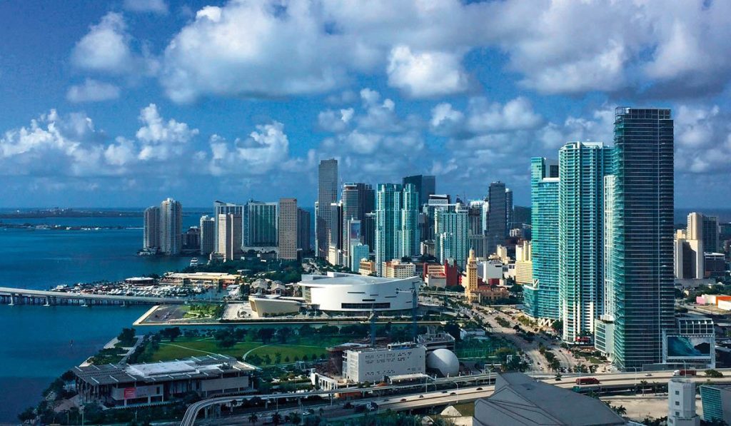 Cómo invertir en bienes raíces en Miami y asegurar un futuro financiero