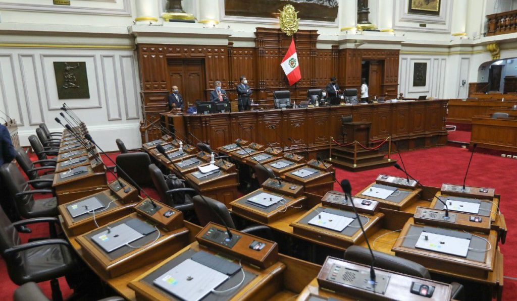 Perú tramita norma para que empleadores no puedan reducir salarios