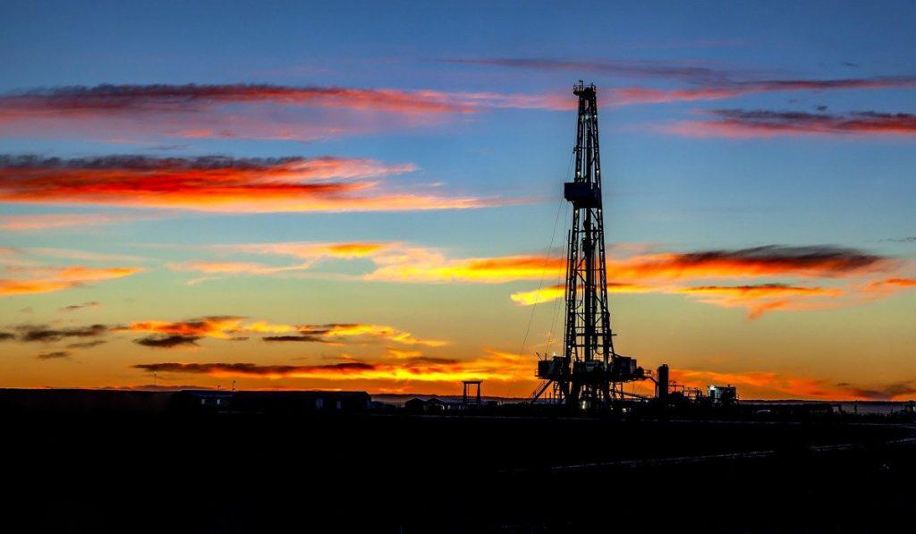 En mayo, cayó producción de petróleo y gas en Colombia; mejoró demanda de energía