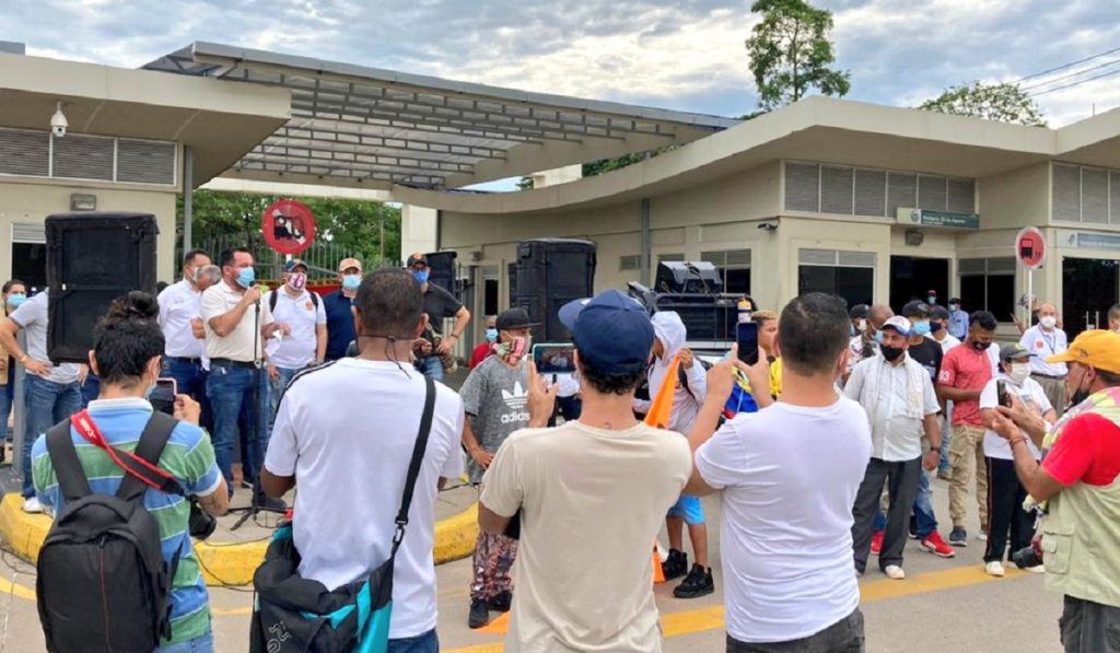 USO declara asamblea permanente y bloquea refinería de Barrancabermeja