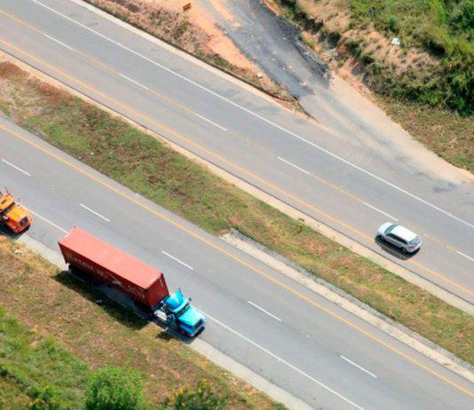 Restricción a vehículos de carga en el reversible Anapoima -