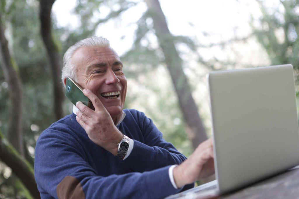 Consejos para que profesionales mayores de 50 años mejoren su perfil