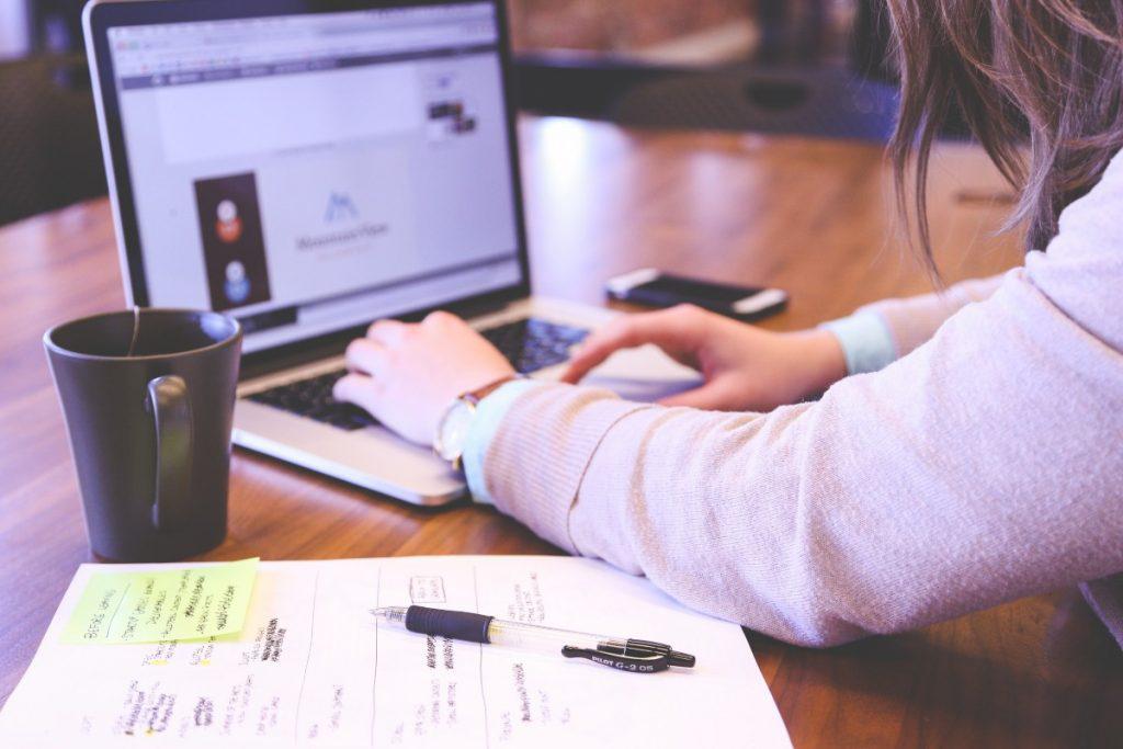 EAE e iNNpulsa firman acuerdo para promover un ecosistema de emprendimiento en Colombia