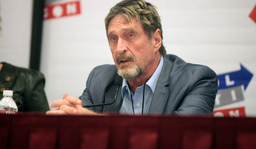 El padre del antivirus McAfee, John McAfee, comete suicidio en prisión