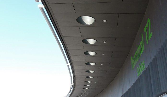 aeropuerto-madrid-barajas-aena España avanza en reactivación del turismo con reapertura de terminales del aeropuerto de Madrid