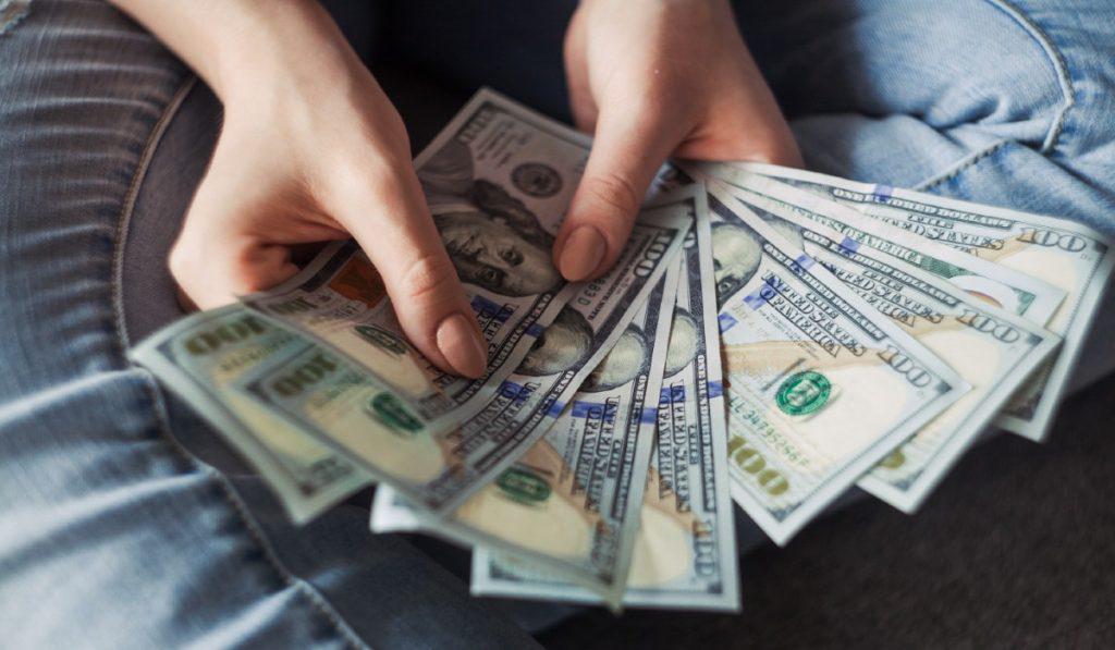 Dólar blue en Argentina anota nuevo récord de 2021 previo a elecciones