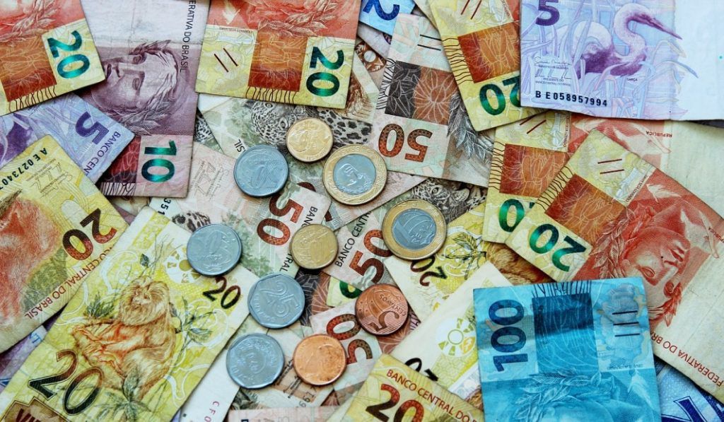 Brasil sube tasas de interés a pesar de estar en recesión