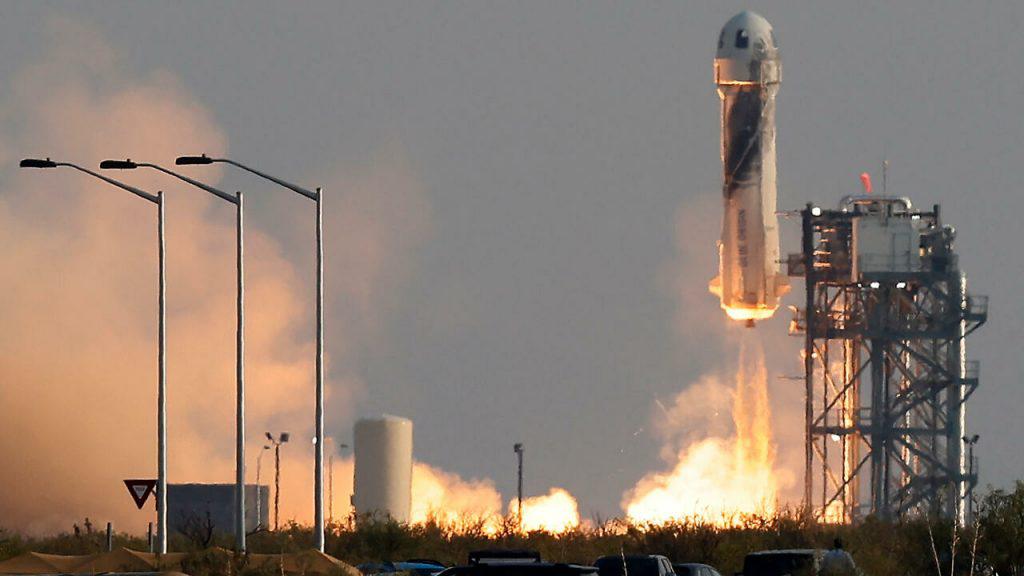 Jeff Bezos conquistó el espacio por unos minutos