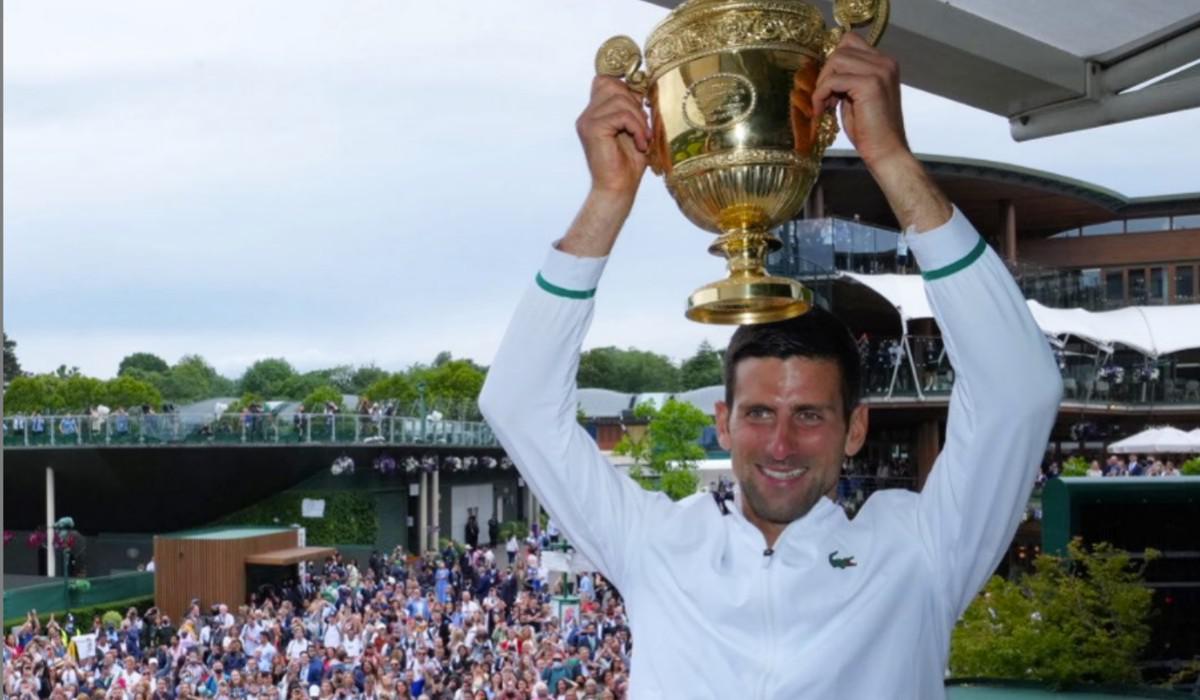 NOvak Djokovic alza su sexto título de Wimbledon y el 20 título en grand slam.