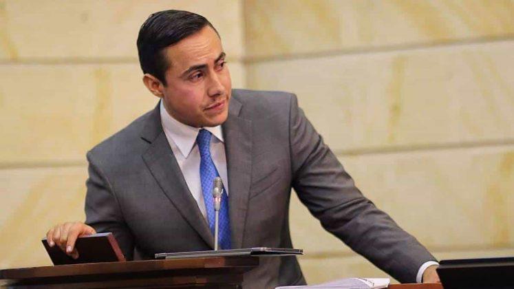 Richard Aguilar : Richard Aguilar hizo la misma de Álvaro Uribe: renunció a ... - Последние твиты от richard aguilar v (@richardaguilarv).