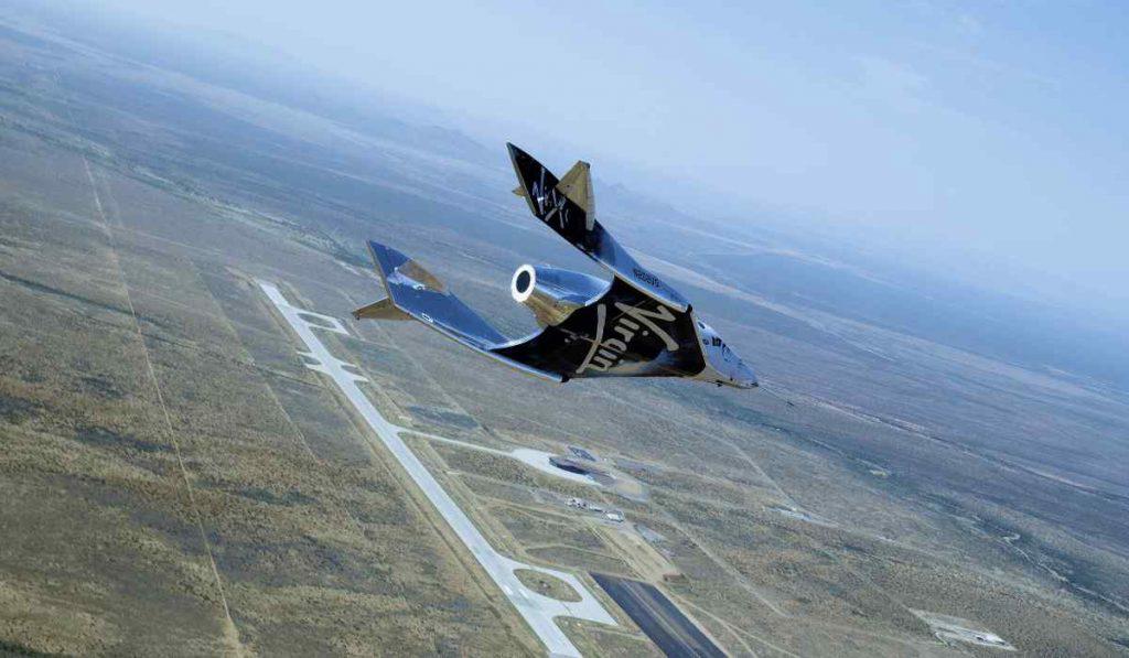 El multimillonario Richard Branson viajó al espacio en un avión de Virgin Galactic