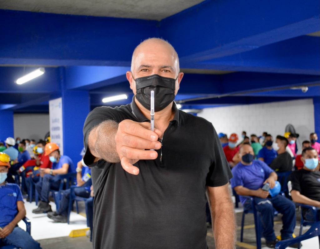 Tecnoglass acelera la vacunación de más de 8.000 colaboradores en Barranquilla